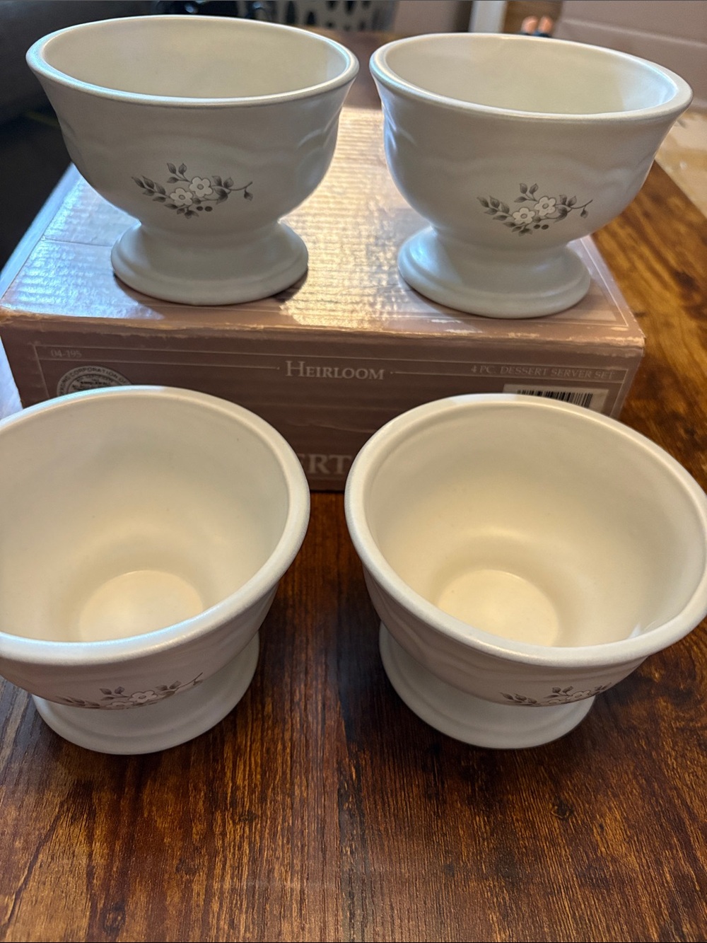 Pfaltzgraff Heirloom Pedestal Dessert Bowls - Set of 4   Like New